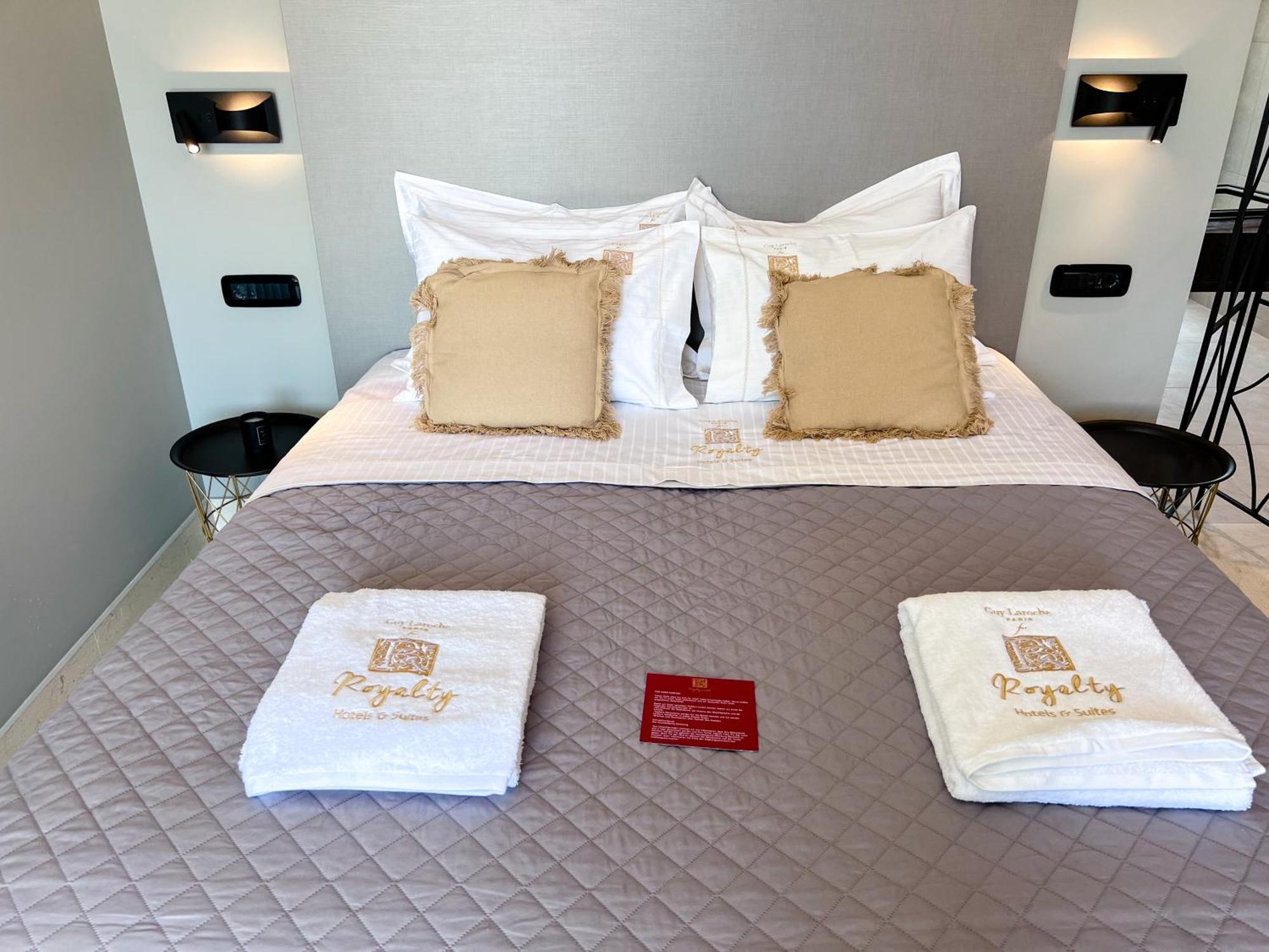 Double or Twin Room with City View